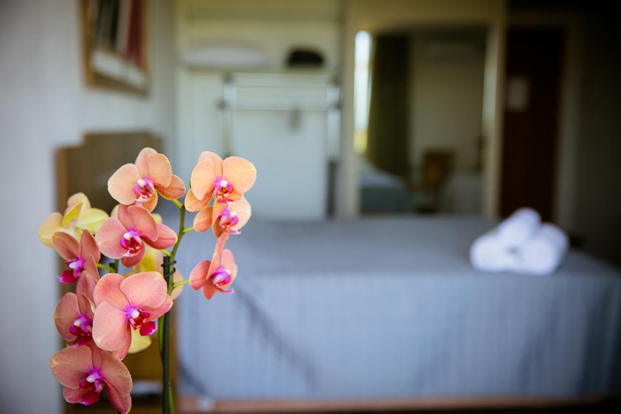 ホテル Orquidea Cafe グアラパリー エクステリア 写真